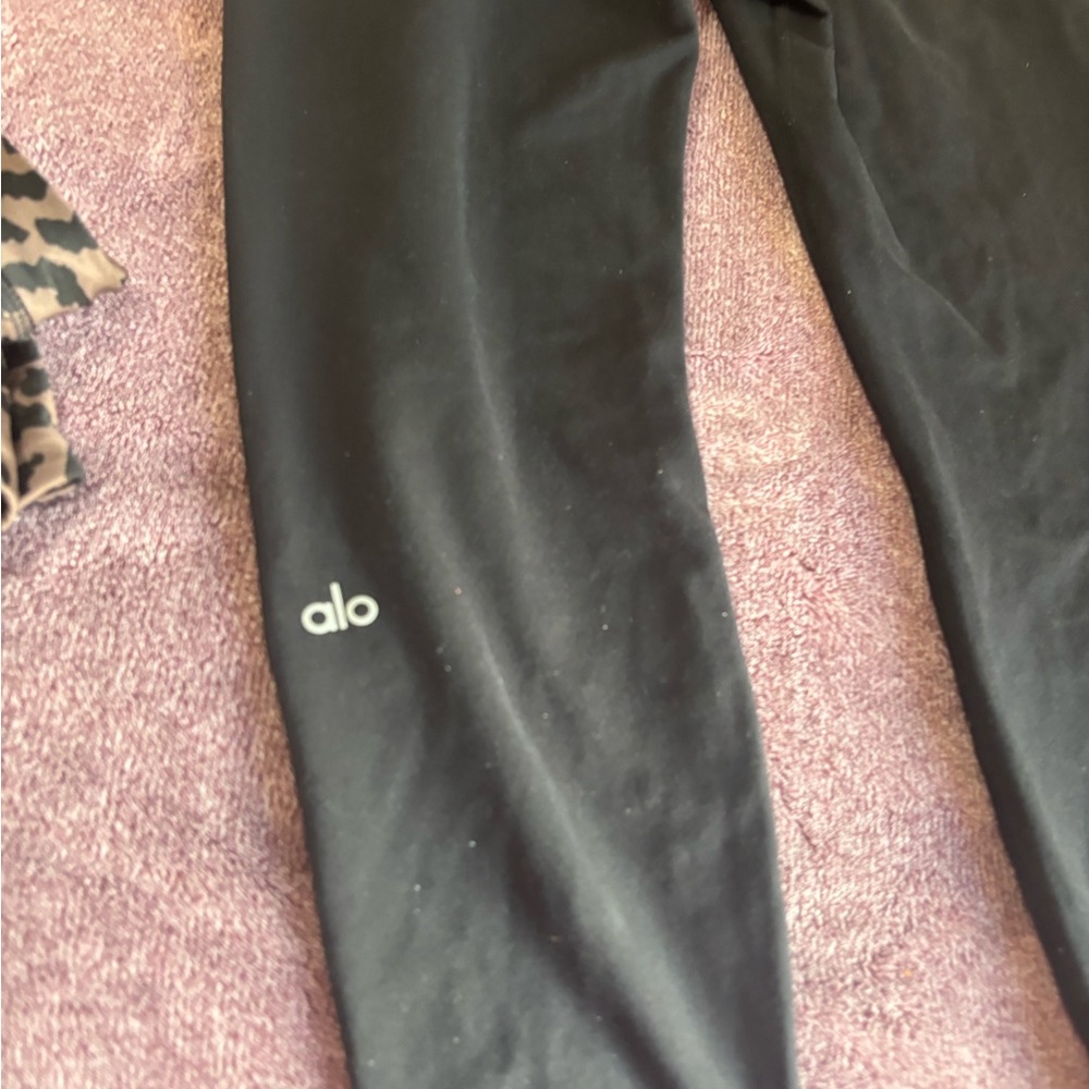 ALO Leggings - Picture 5 of 7